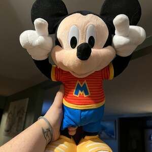 Disney Jr Mickey Mouse “Head Knees Toes” Dance & Sing 16” Mechanical Plush Toy